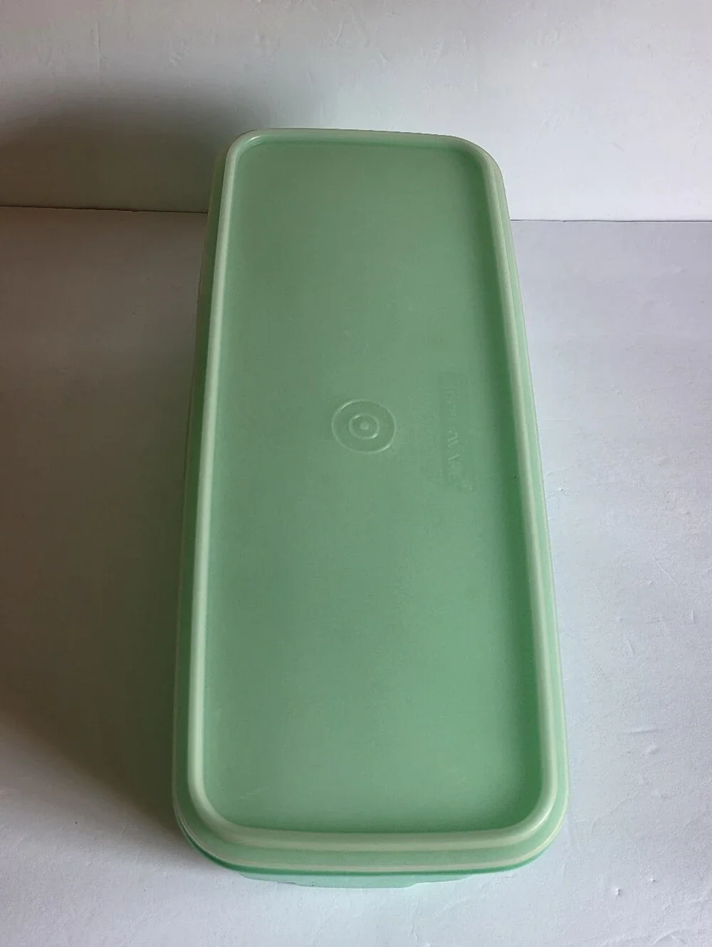 Tupperware 782-6 Jadeite Green Vtg. Celery Refrigerator Keeper with Lid and Grid